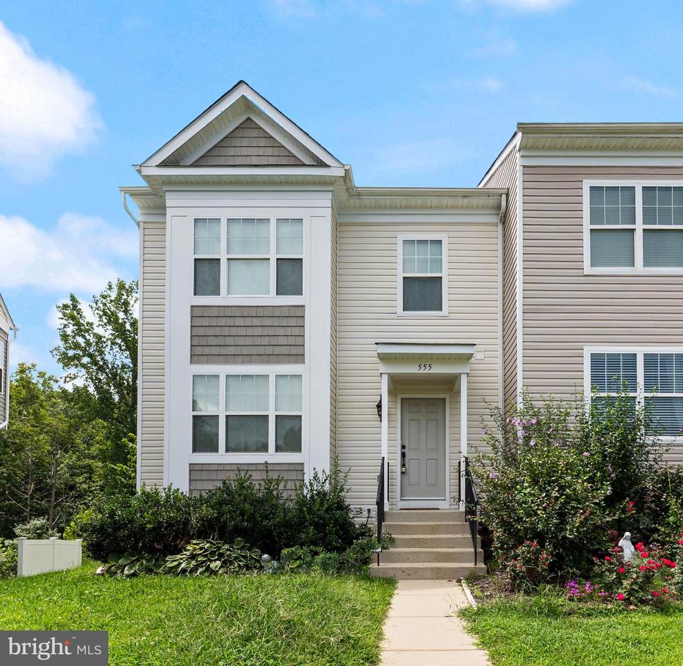555 English Oak Lane - Photo 1