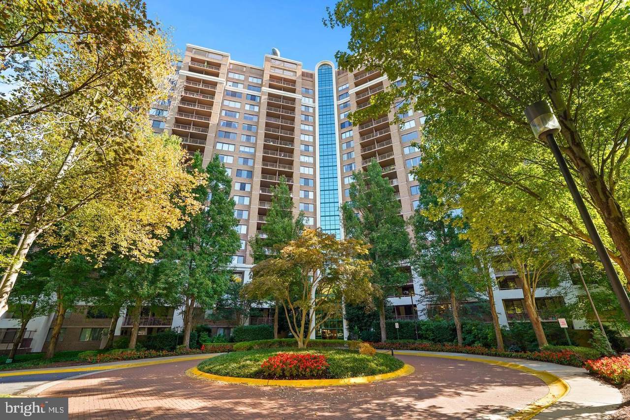 10101 Grosvenor Place - Photo 1