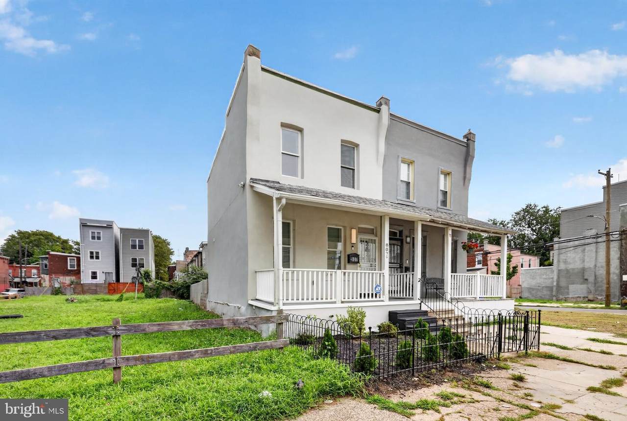 807 42ND Street - Photo 1