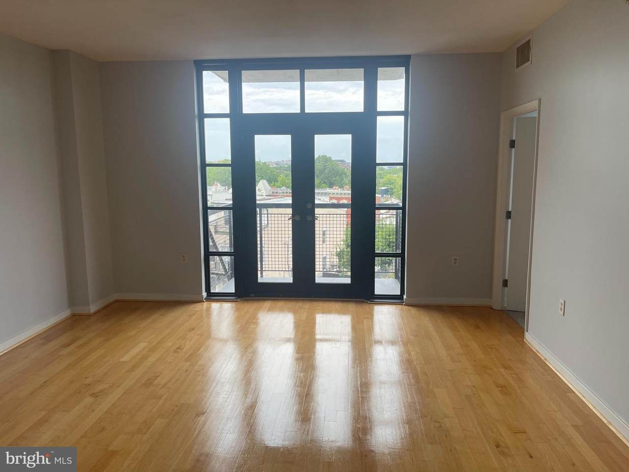 437 New York Avenue - Photo 1