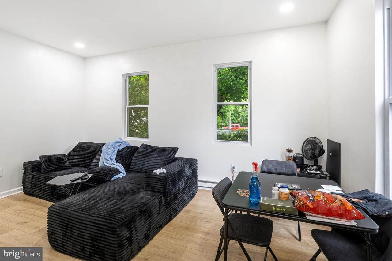 https://bt-photos.global.ssl.fastly.net/brightmls/1280_boomver_1_805259668556-2.jpg