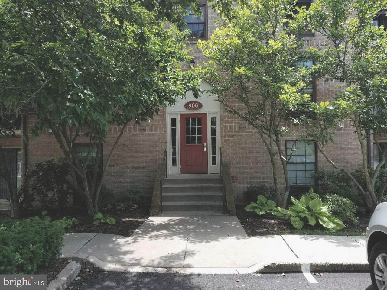 932 Washington - Photo 1