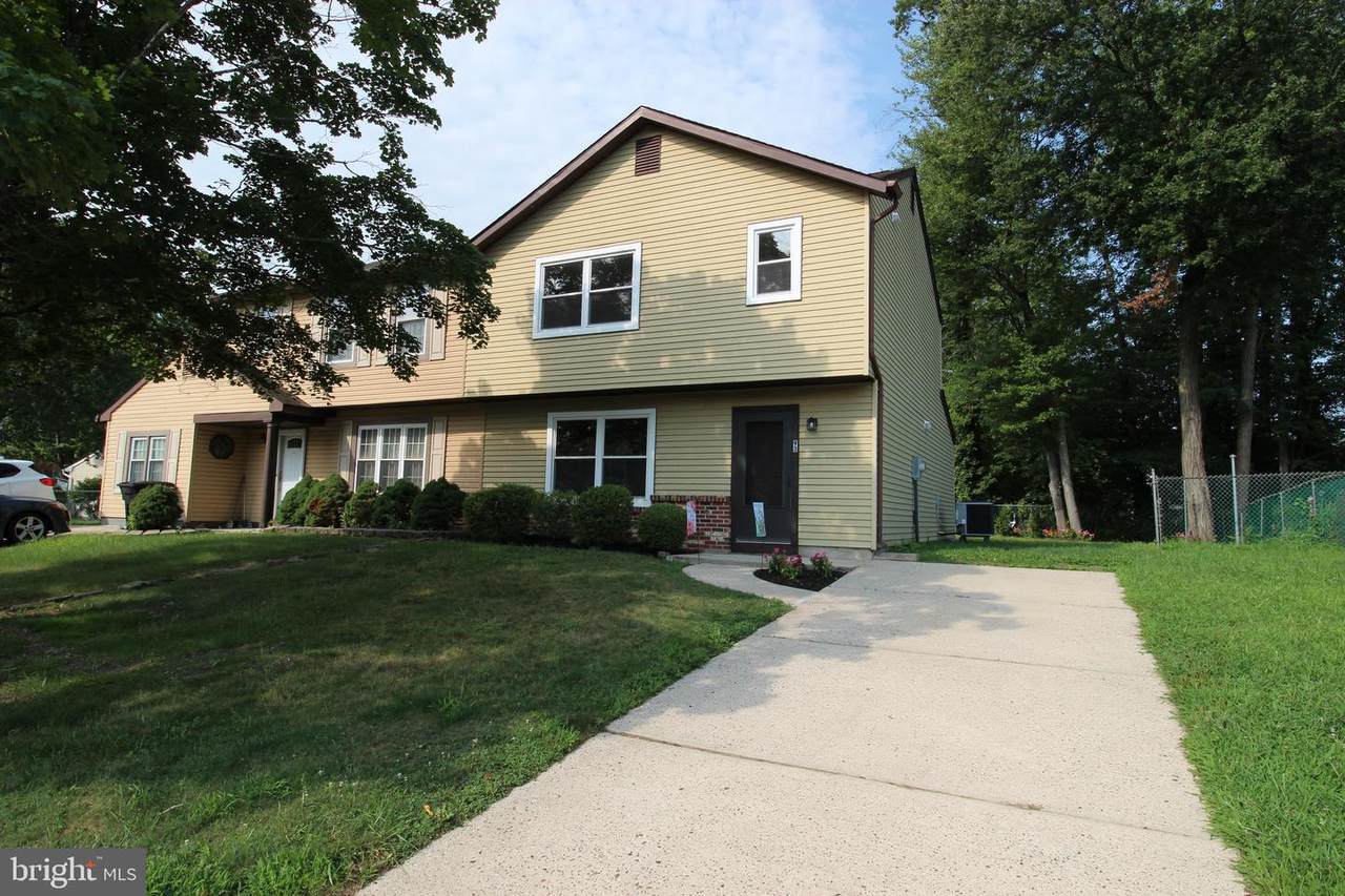 93 Greenwich Drive - Photo 1