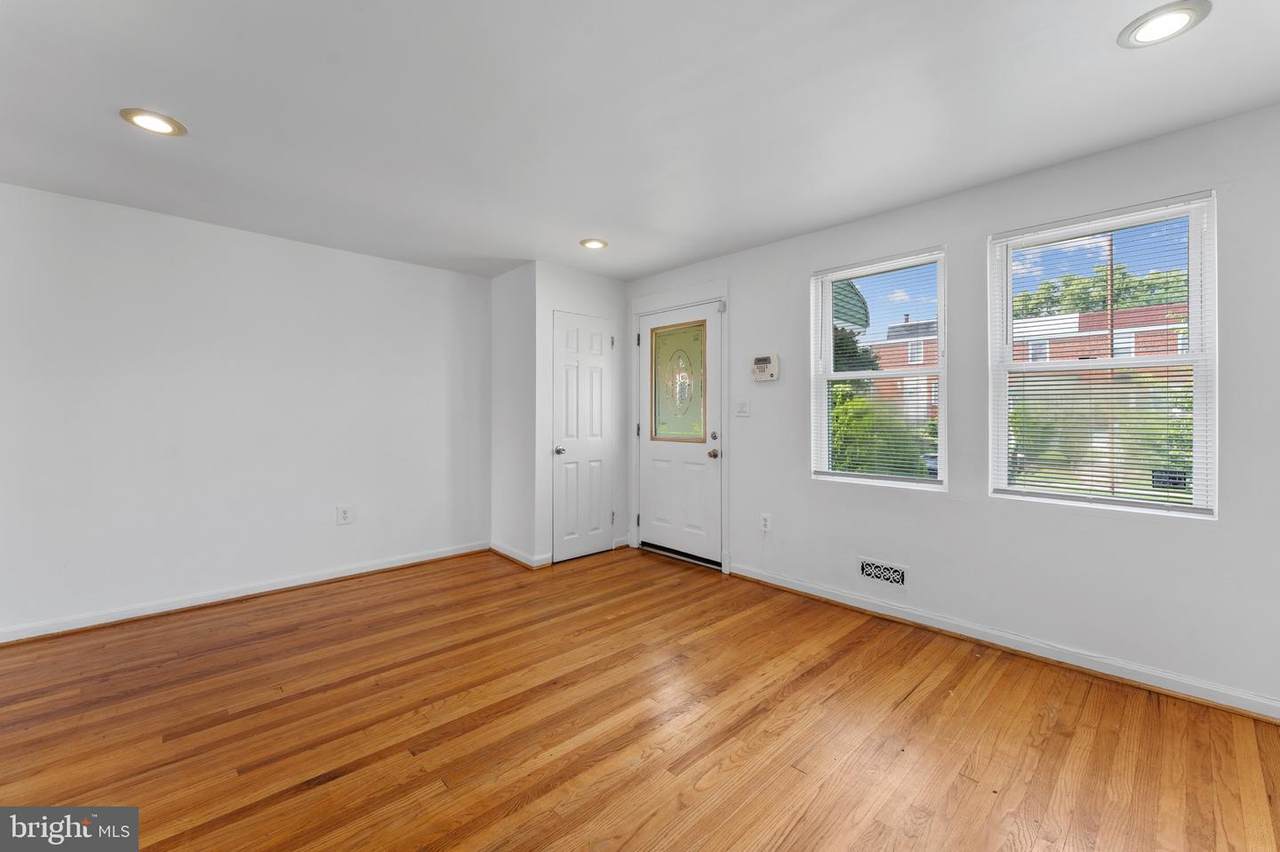 4022 Ardley Avenue - Photo 1