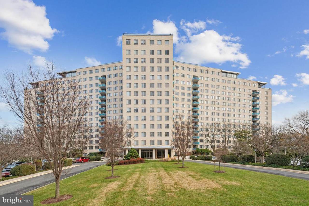 10401 Grosvenor Place - Photo 1
