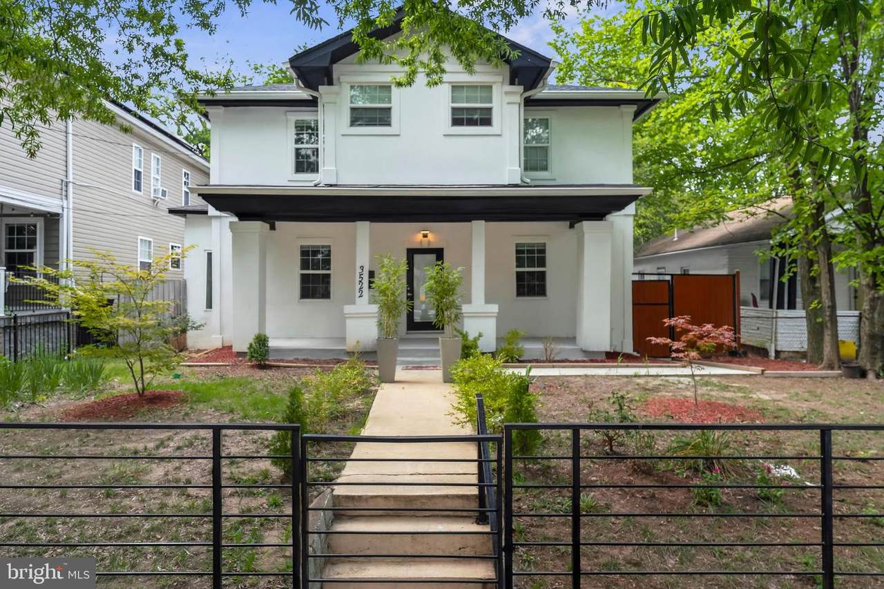 3522 South Dakota Avenue - Photo 1