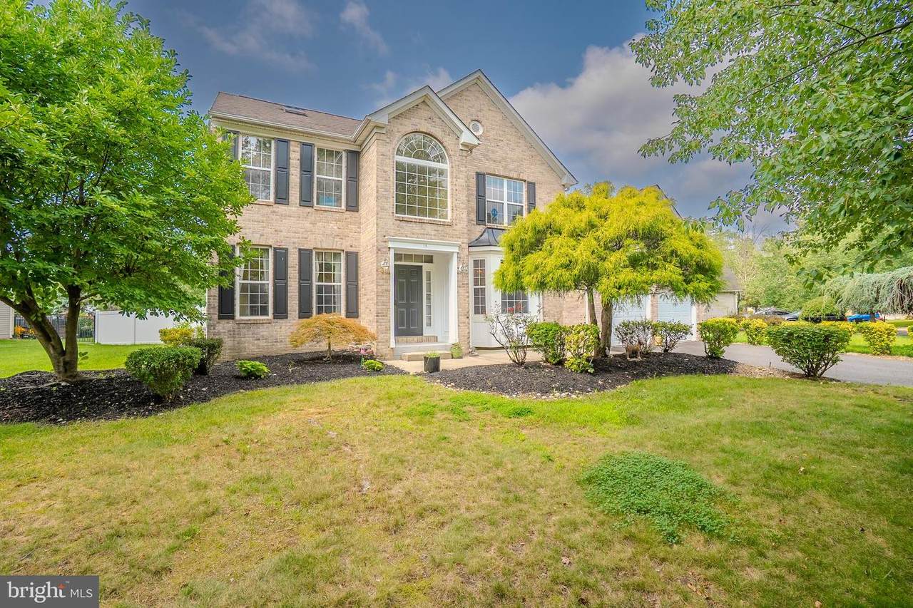 15 Inverness Lane - Photo 1