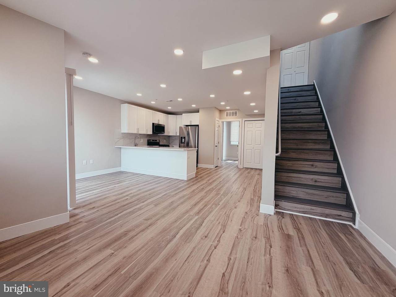 2720 Thompson Street - Photo 1