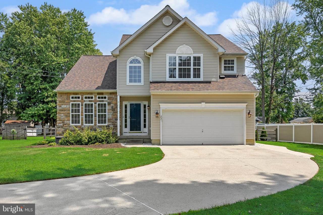 23 Charles Avenue - Photo 1