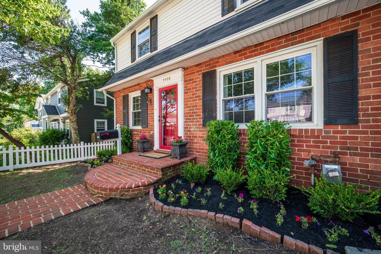 9908 Dickens Avenue - Photo 1