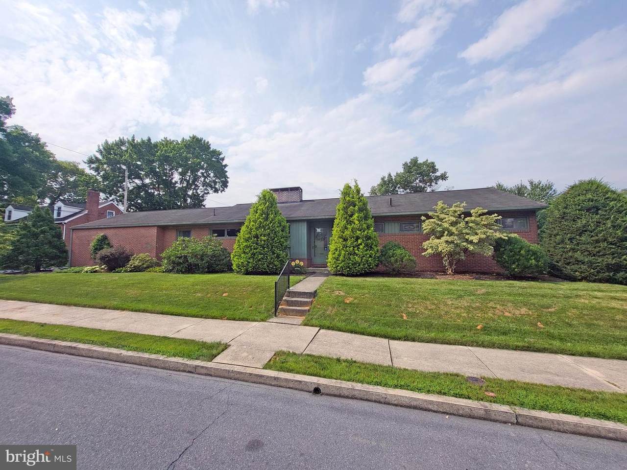 910 Nelson Street - Photo 1