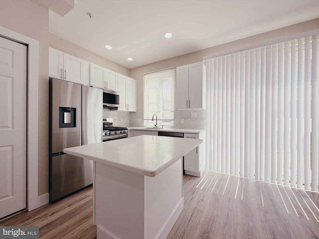 2720 Thompson Street - Photo 1