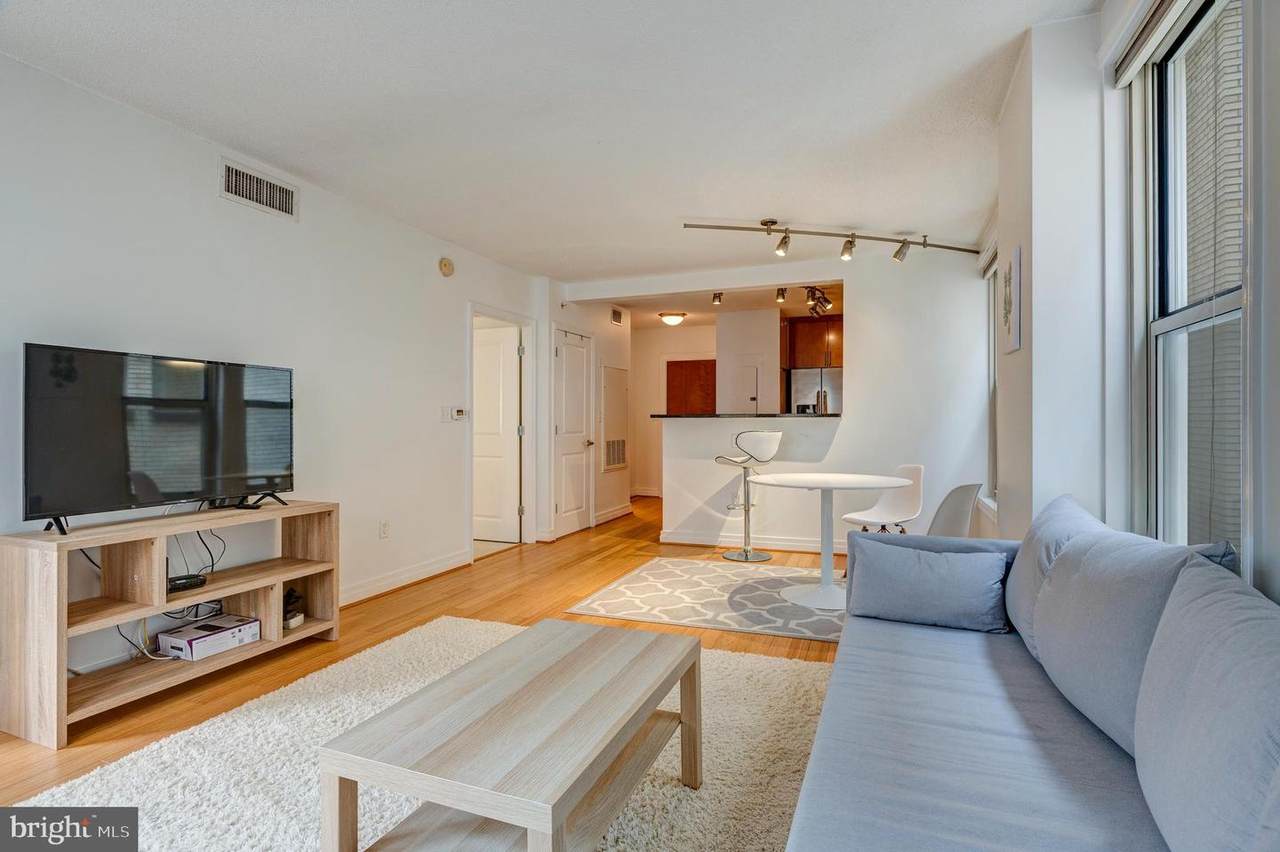 915 E Street - Photo 1
