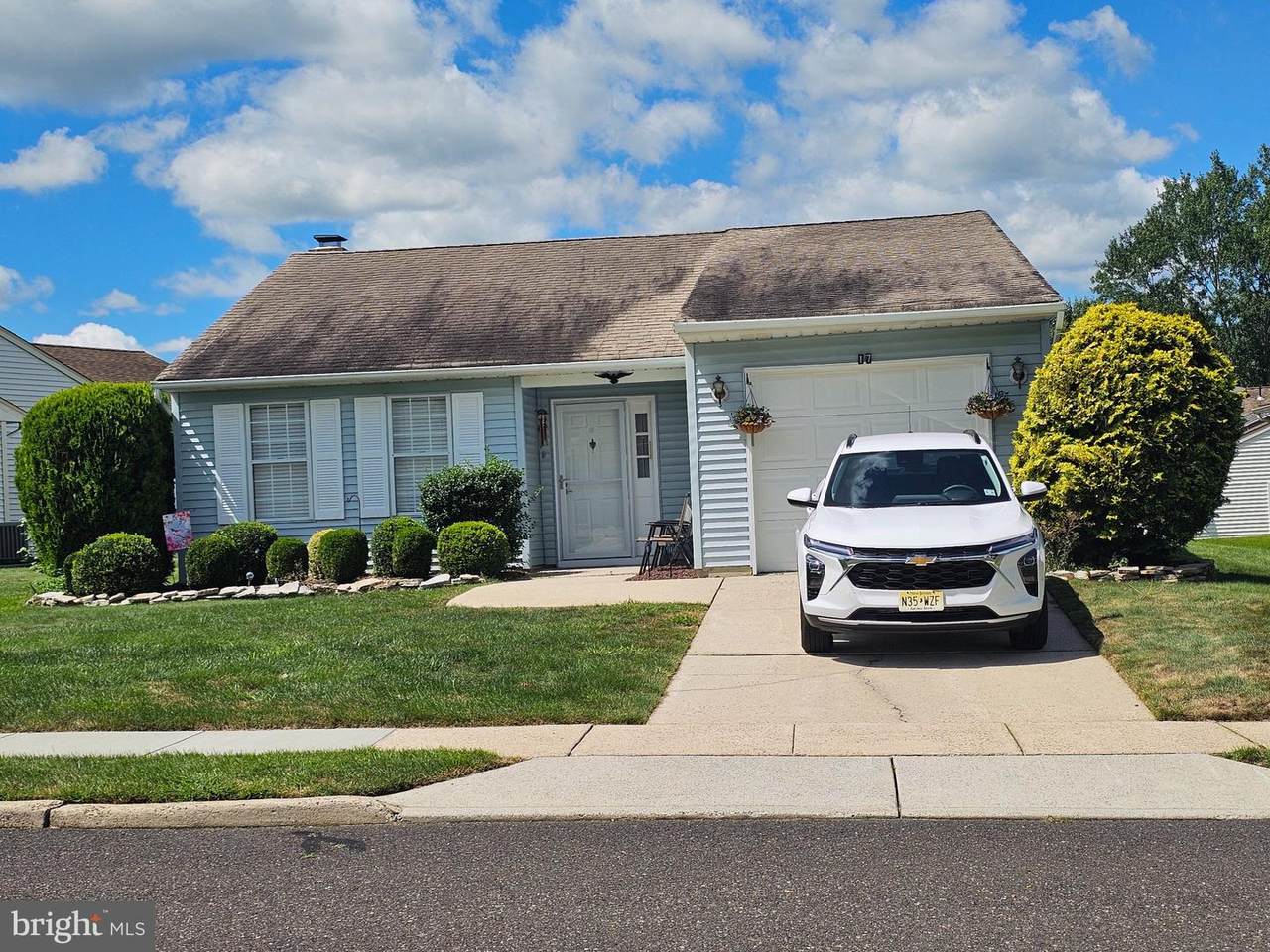 17 Meadowwood Court - Photo 1