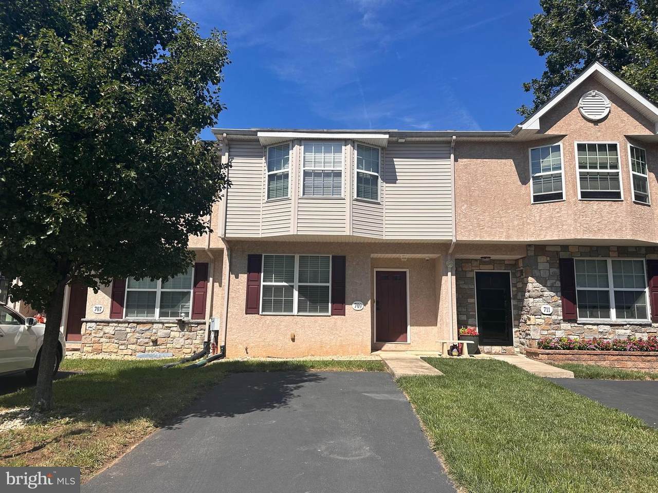 709 Elm Street - Photo 1