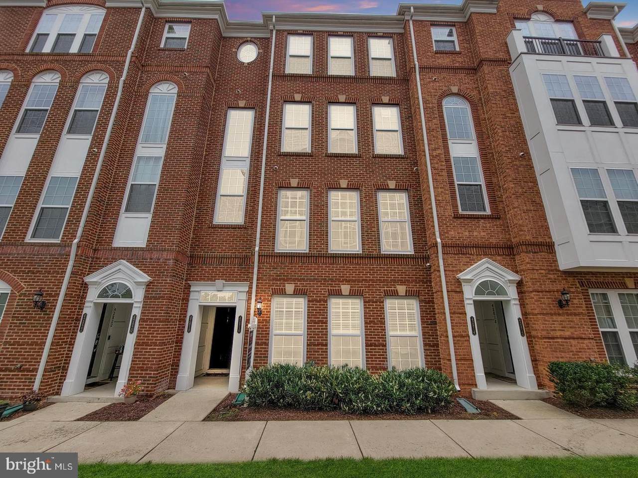 42816 Lauder Terrace - Photo 1