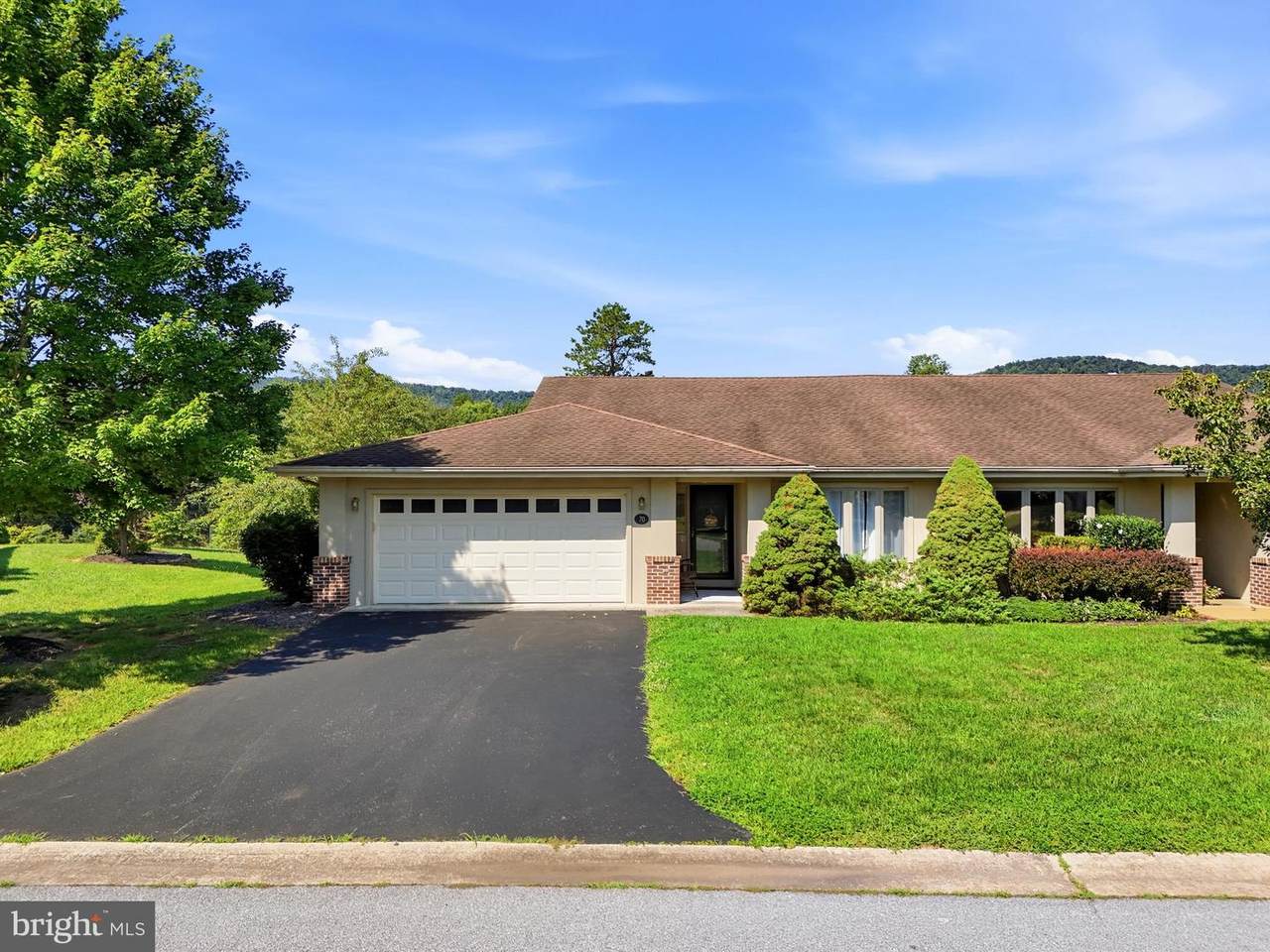 70 Arrowhead Rdg - Photo 1