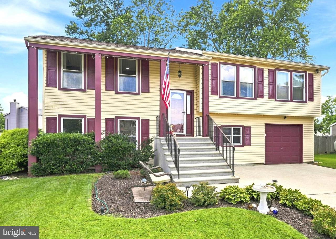 405 Jennifer Lane - Photo 1