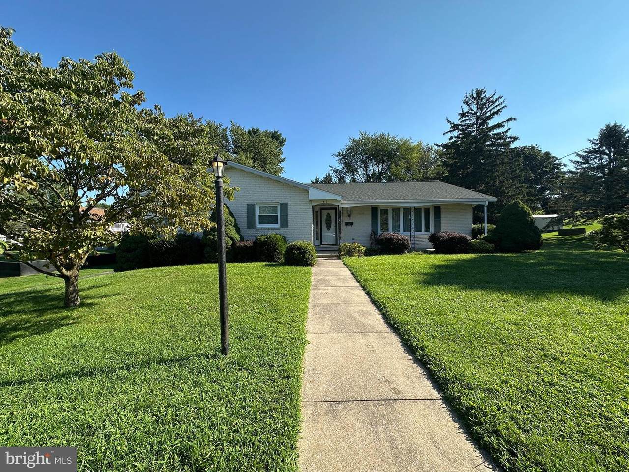 410 W Seventh Street - Photo 1