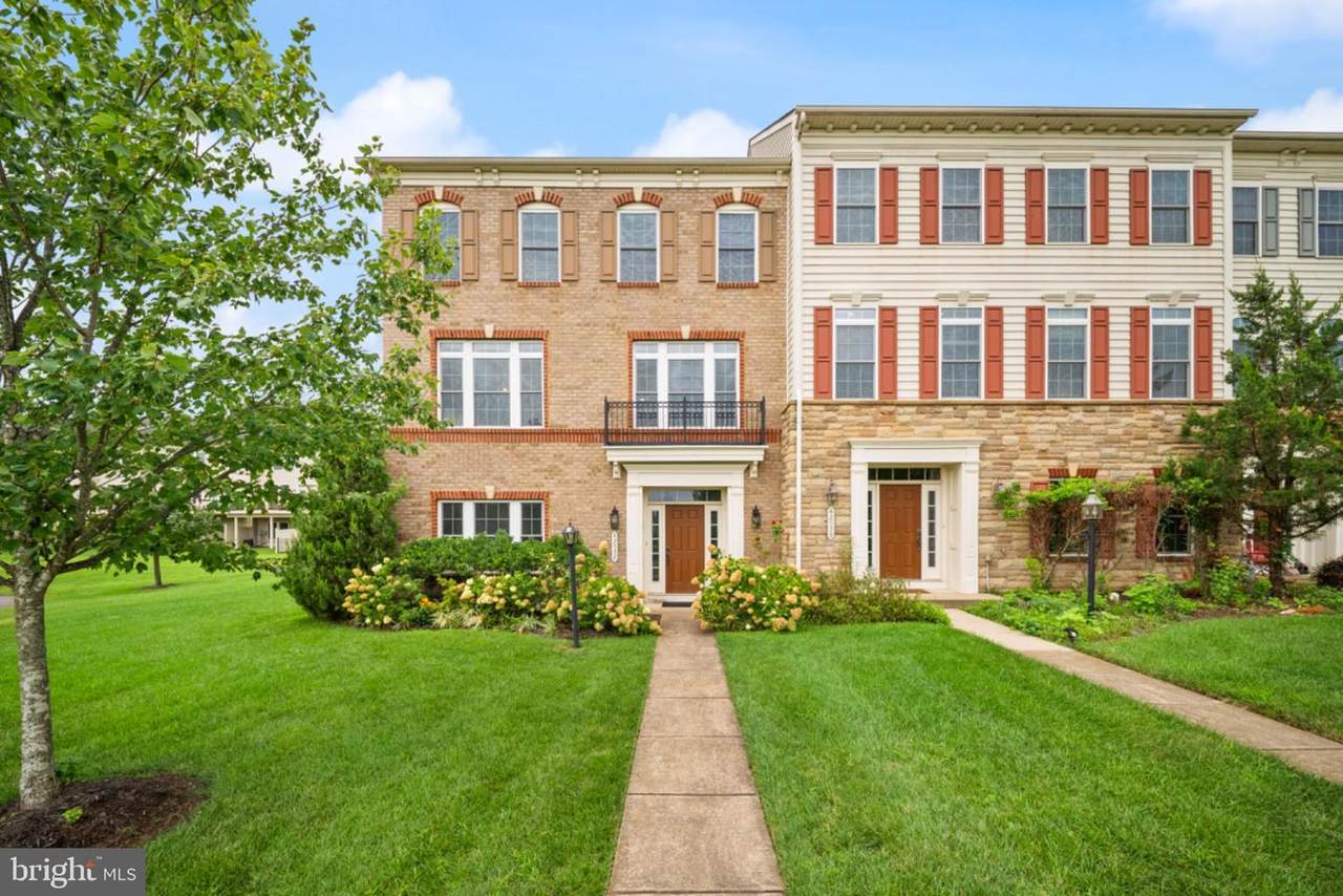 42532 Rowderbury Square - Photo 1