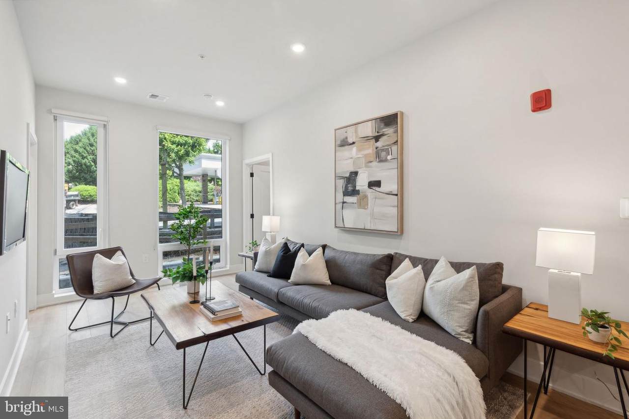 https://bt-photos.global.ssl.fastly.net/brightmls/1280_boomver_1_805286683250-2.jpg