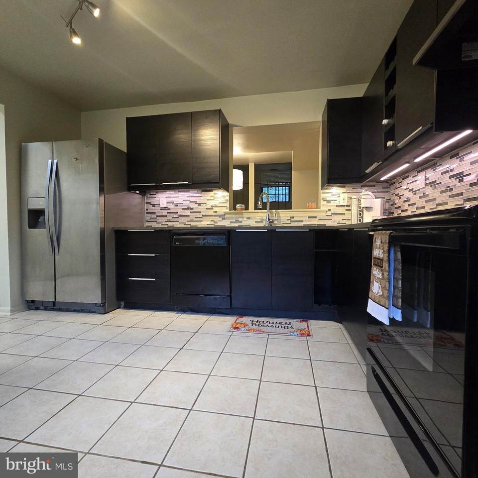 185 Stirling Court - Photo 1