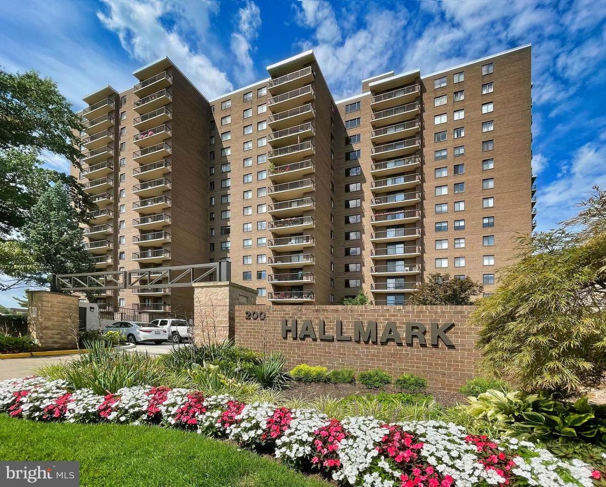 200 Pickett Street - Photo 1