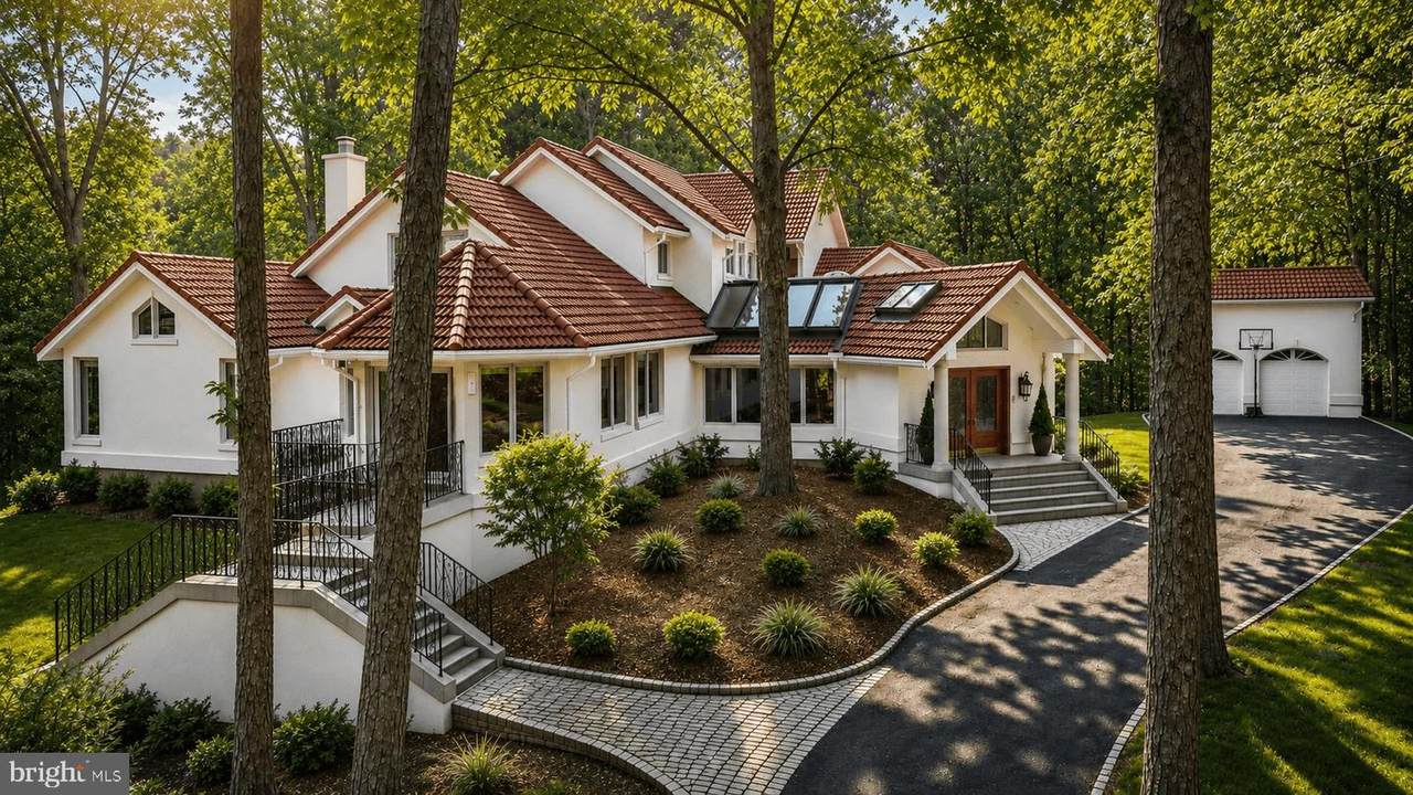 2094 Hunters Crest Way - Photo 1