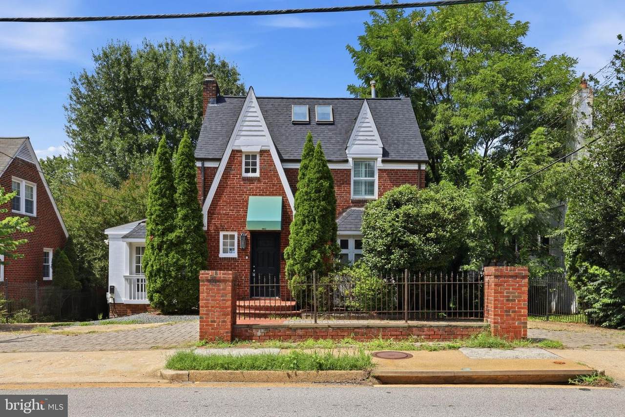 1706 Glebe Road - Photo 1