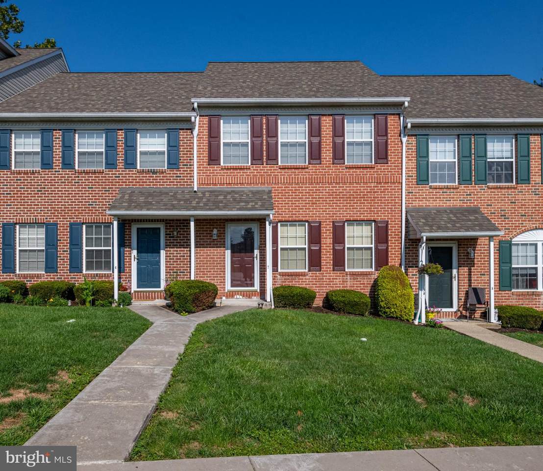 7 Charlemont Court - Photo 1