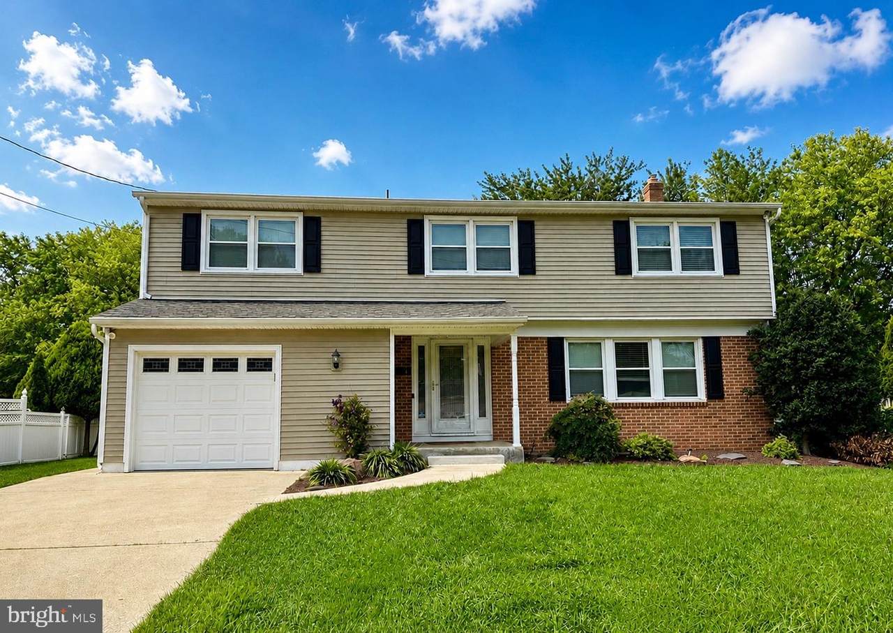 1833 Point Drive - Photo 1