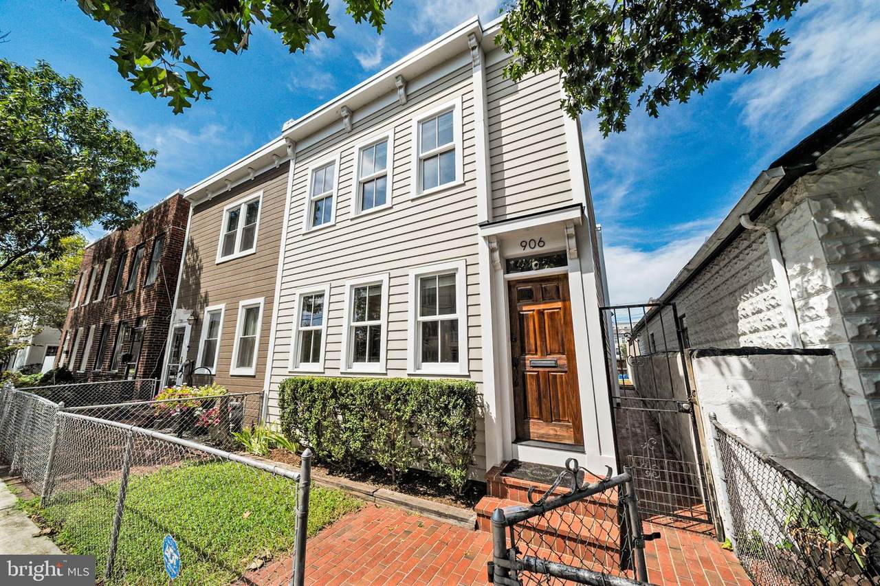 906 Columbus Street - Photo 1