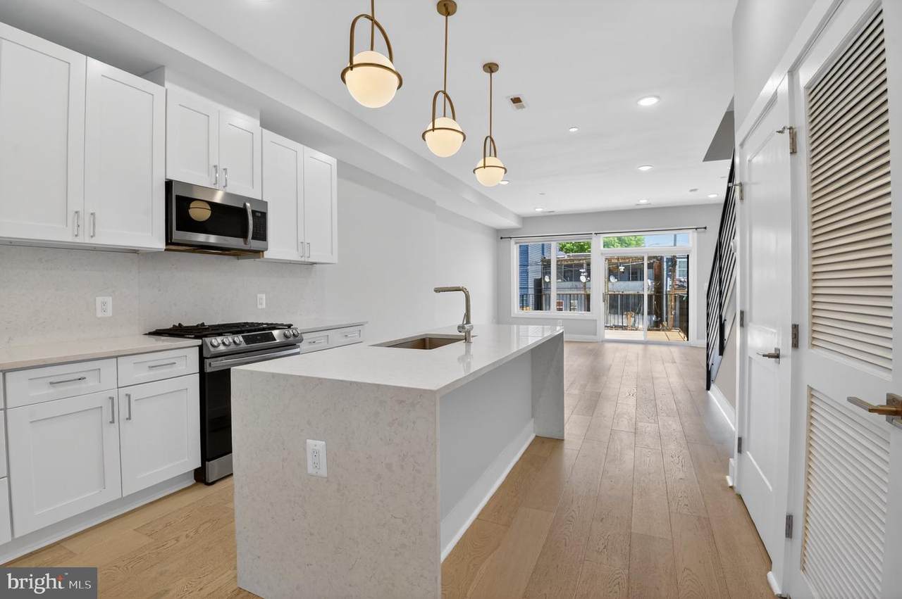 217 20TH Street - Photo 1