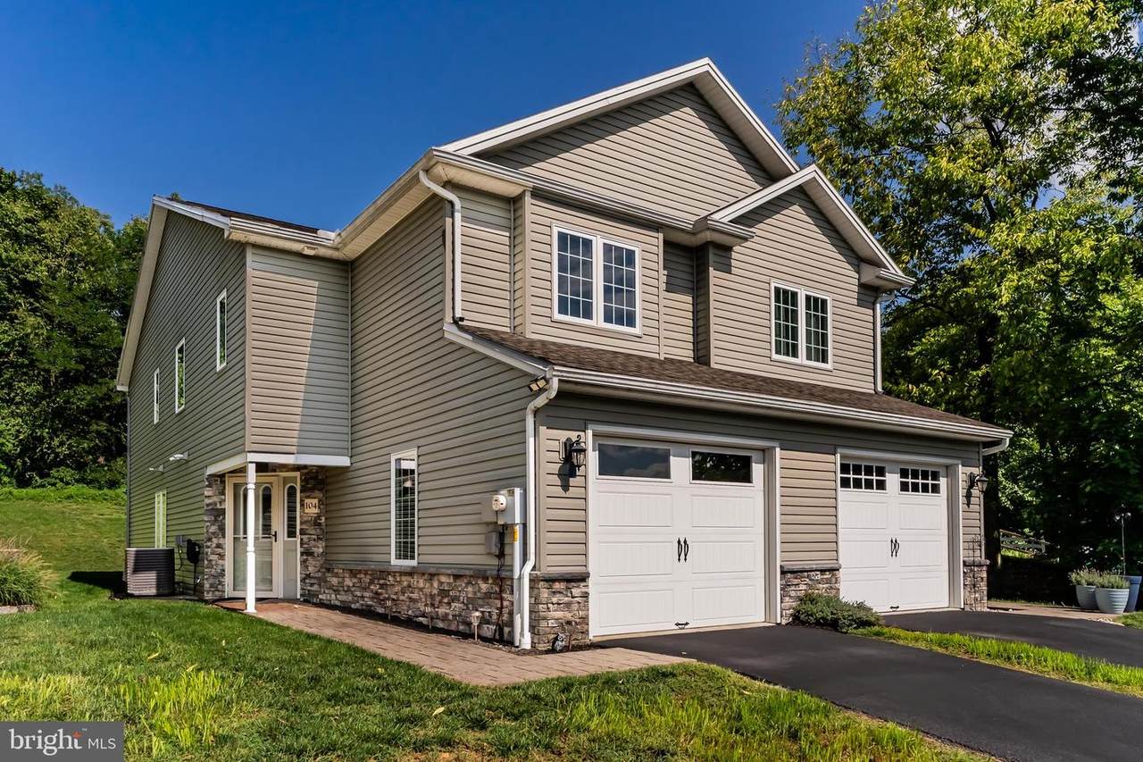 104 Dennis Drive - Photo 1