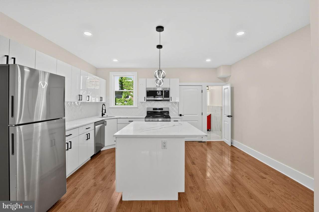 1524 30TH Street - Photo 1