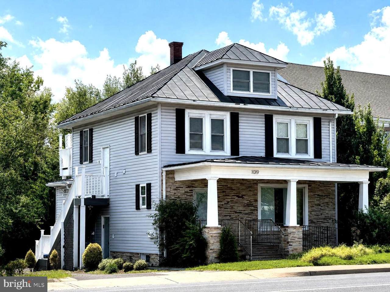 1019 Berryville Avenue - Photo 1