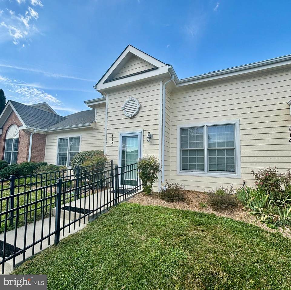 112 Dulles Street - Photo 1