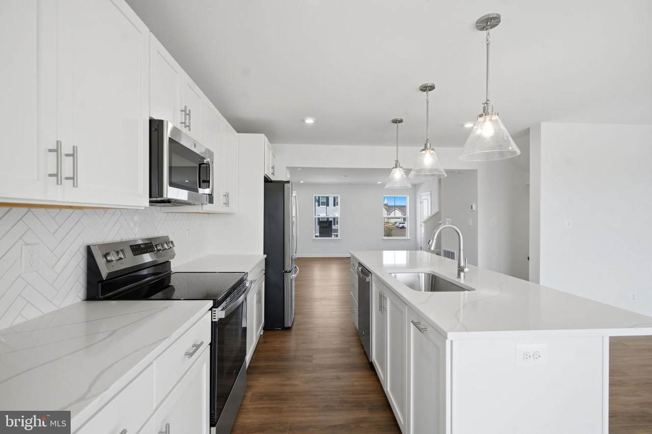 111 Bolingbroke Way - Photo 1