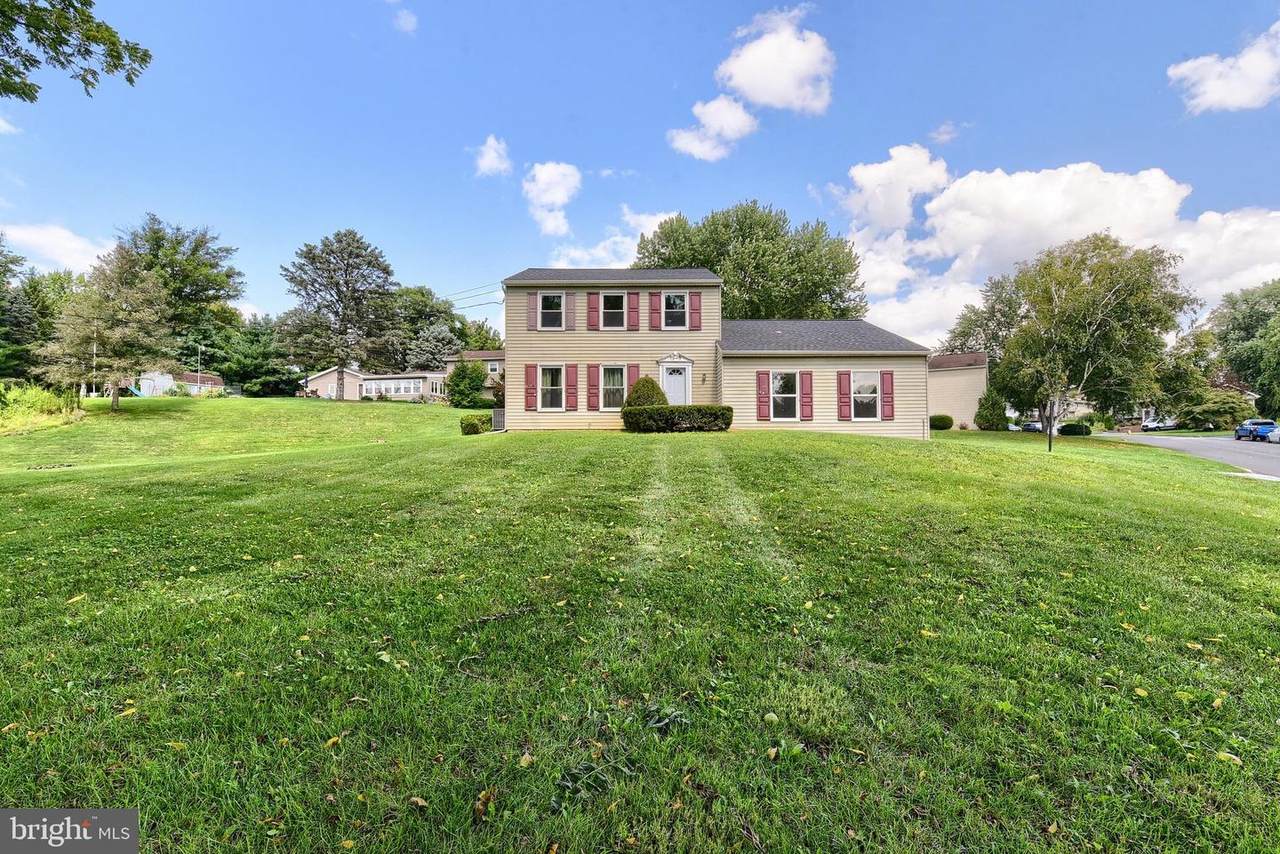 2204 Fenwick Avenue - Photo 1
