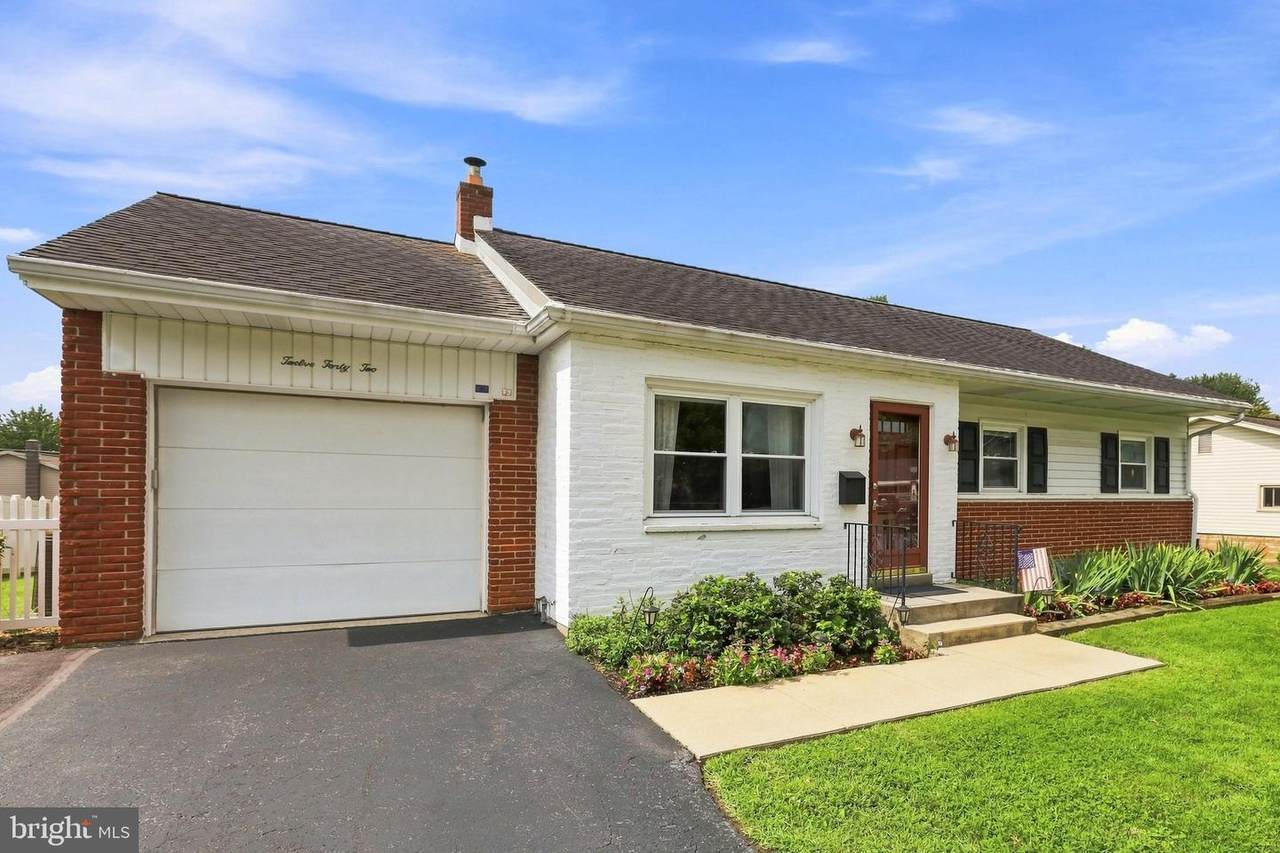 1242 Marie Avenue - Photo 1
