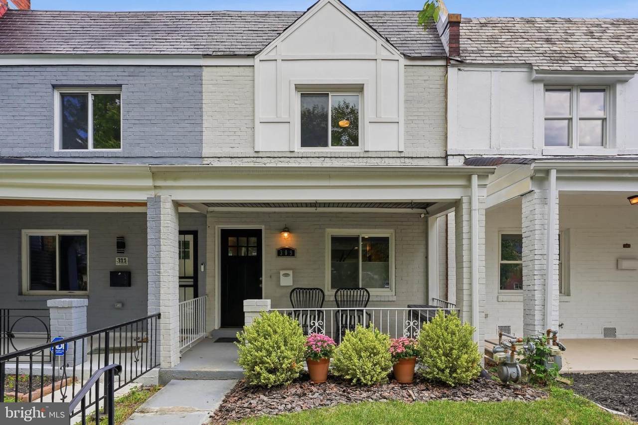 309 35TH Street - Photo 1