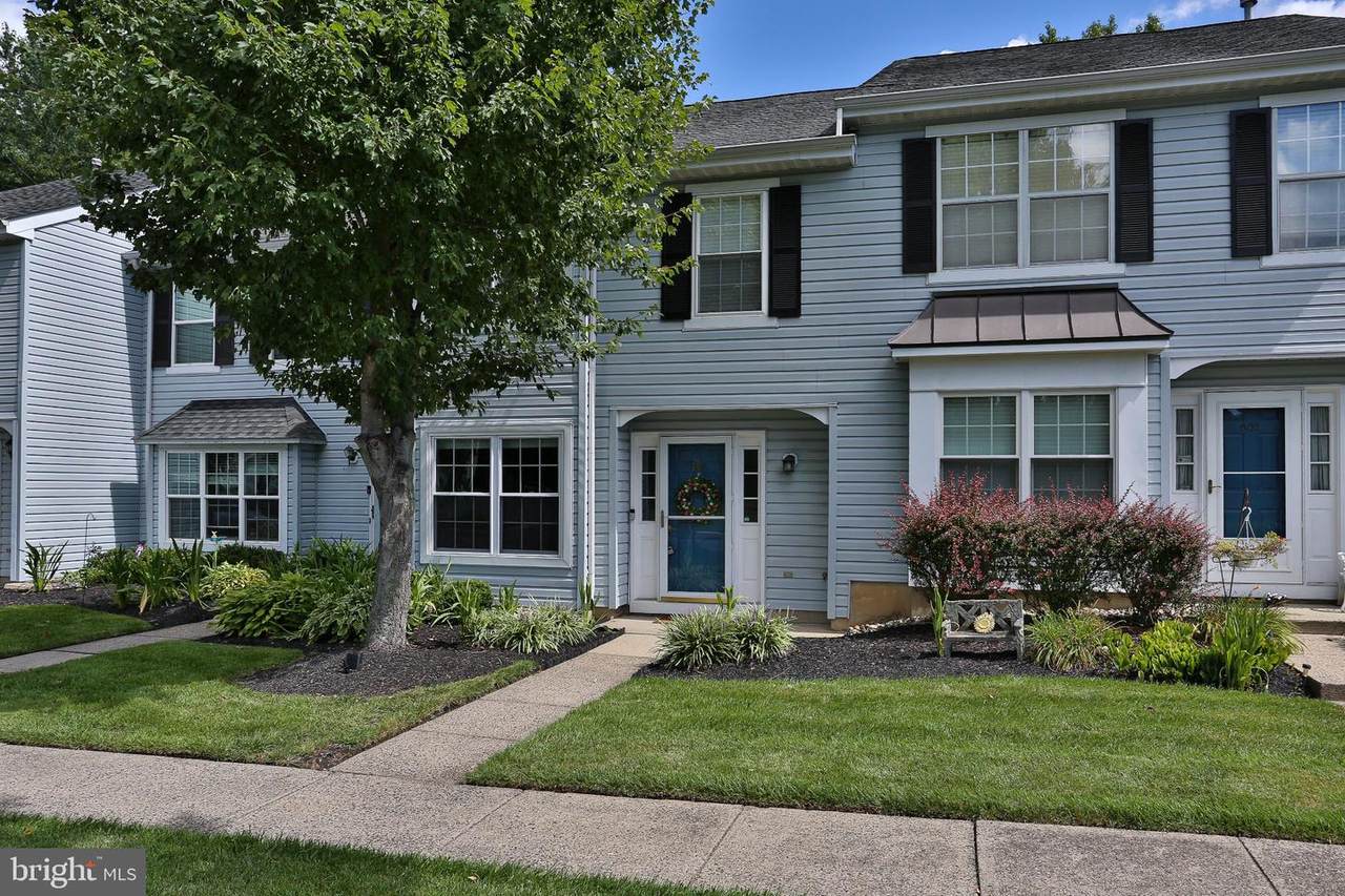 604 Lindsley Court - Photo 1