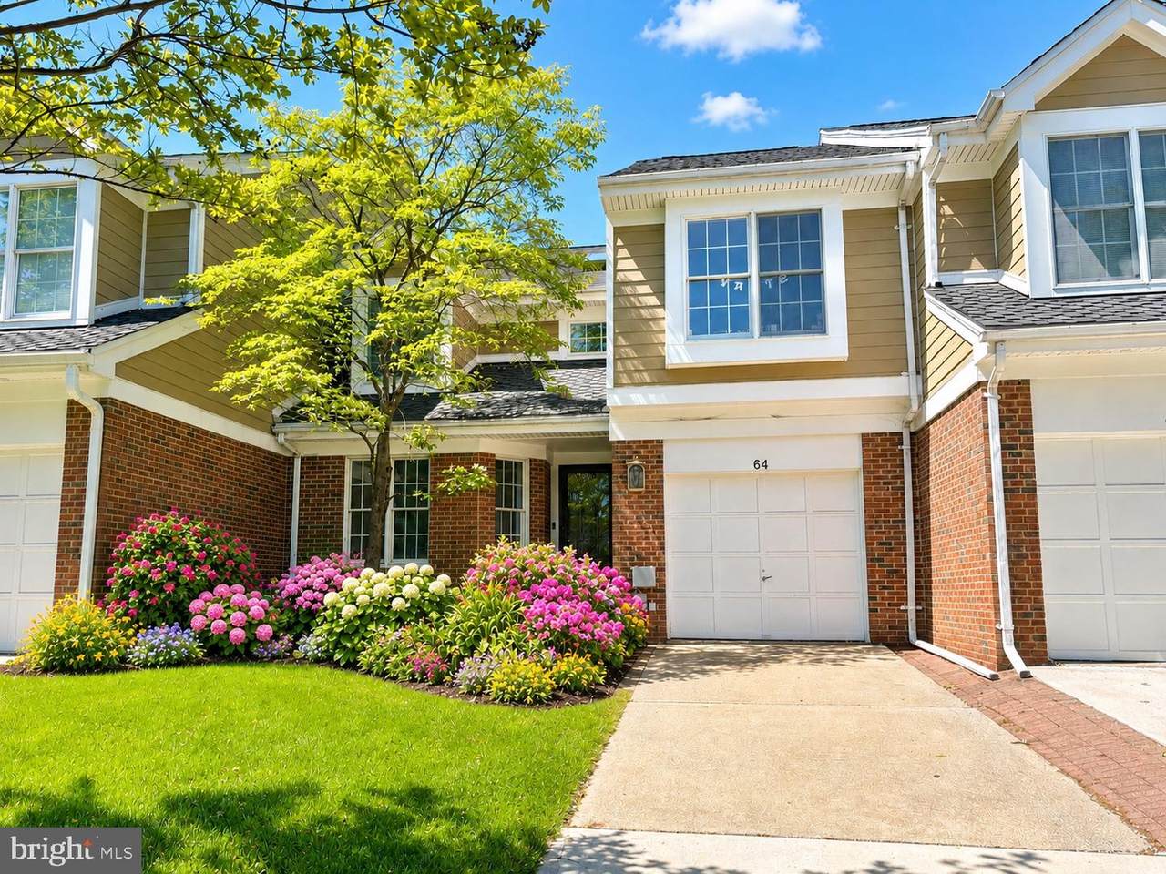 64 River Oaks Circle - Photo 1