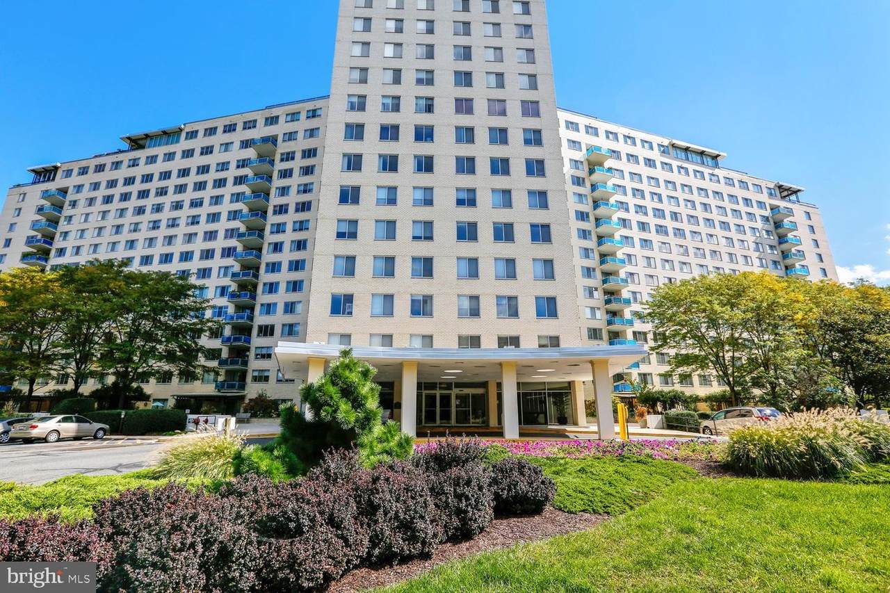 10401 Grosvenor Place - Photo 1