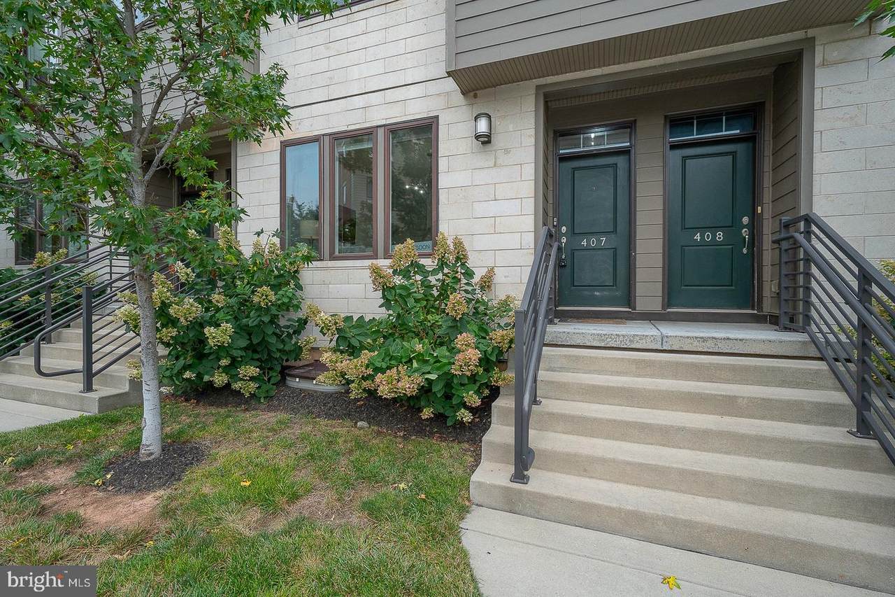 407 Lakeview Court - Photo 1