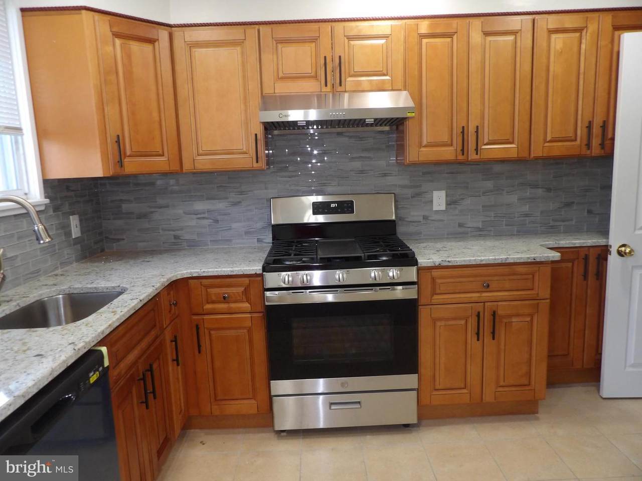 439 Howell Street - Photo 1
