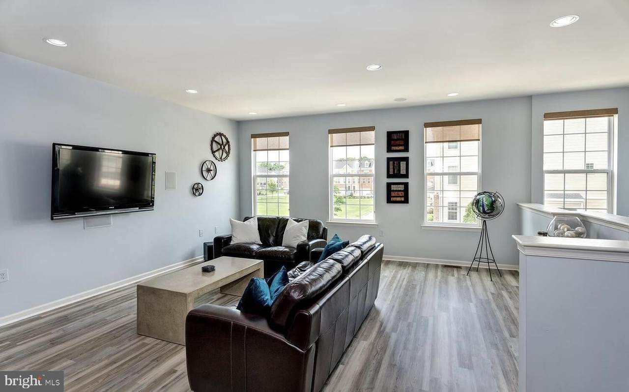 47 Riverwalk Boulevard - Photo 1
