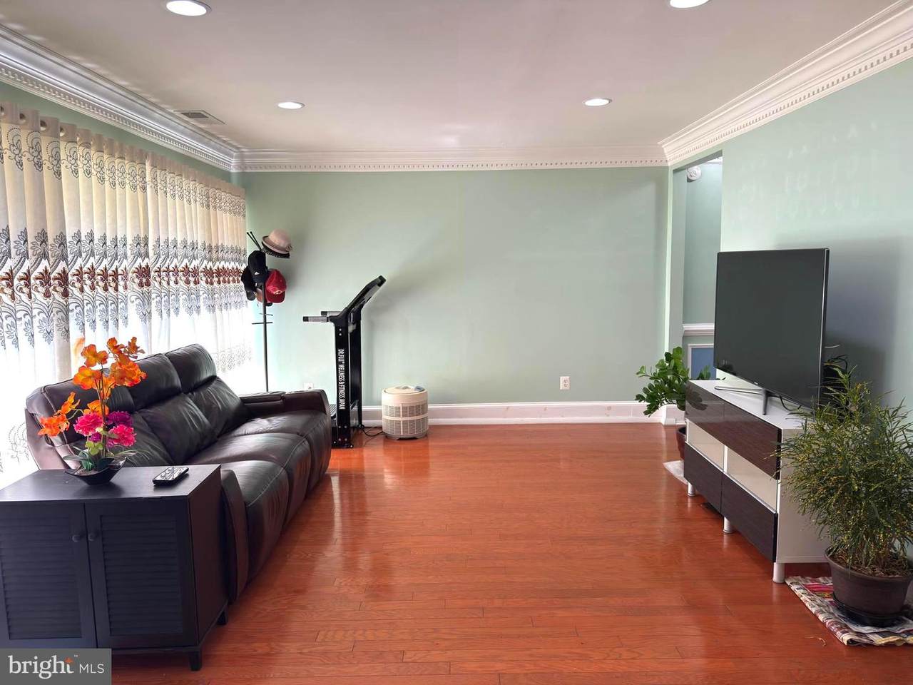 https://bt-photos.global.ssl.fastly.net/brightmls/orig_boomver_1_805323520396-2.jpg