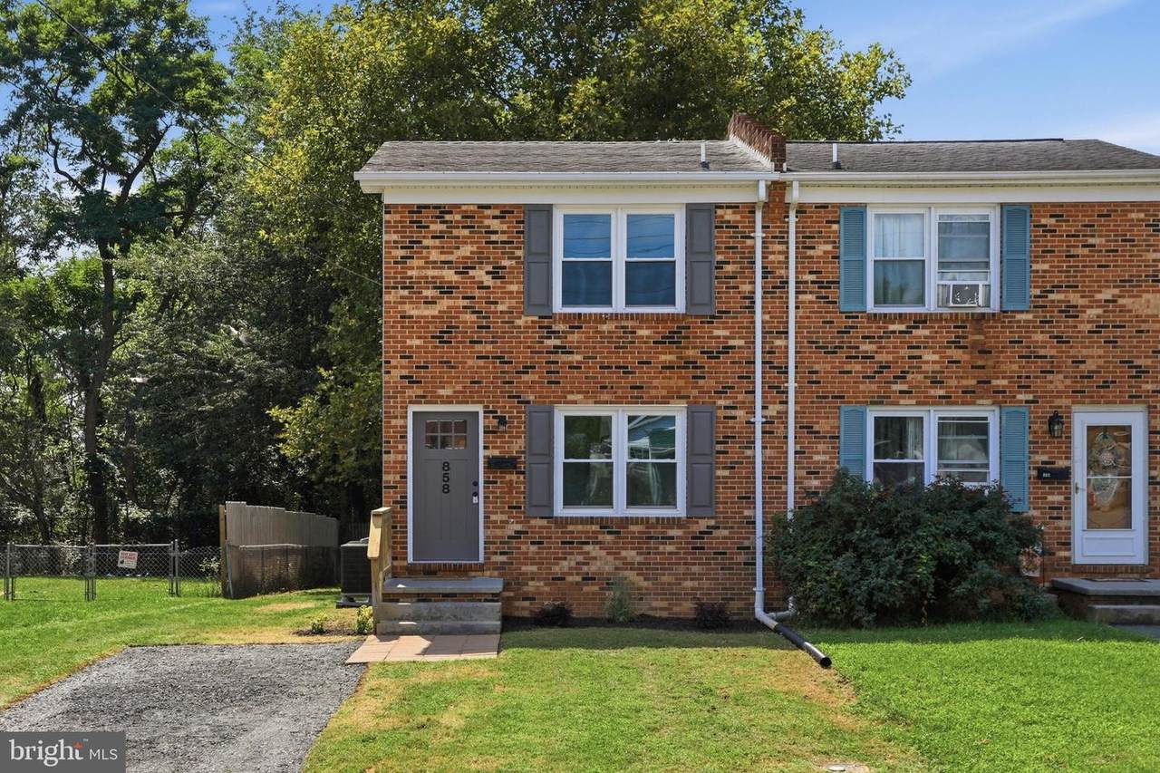 858 11TH Street - Photo 1