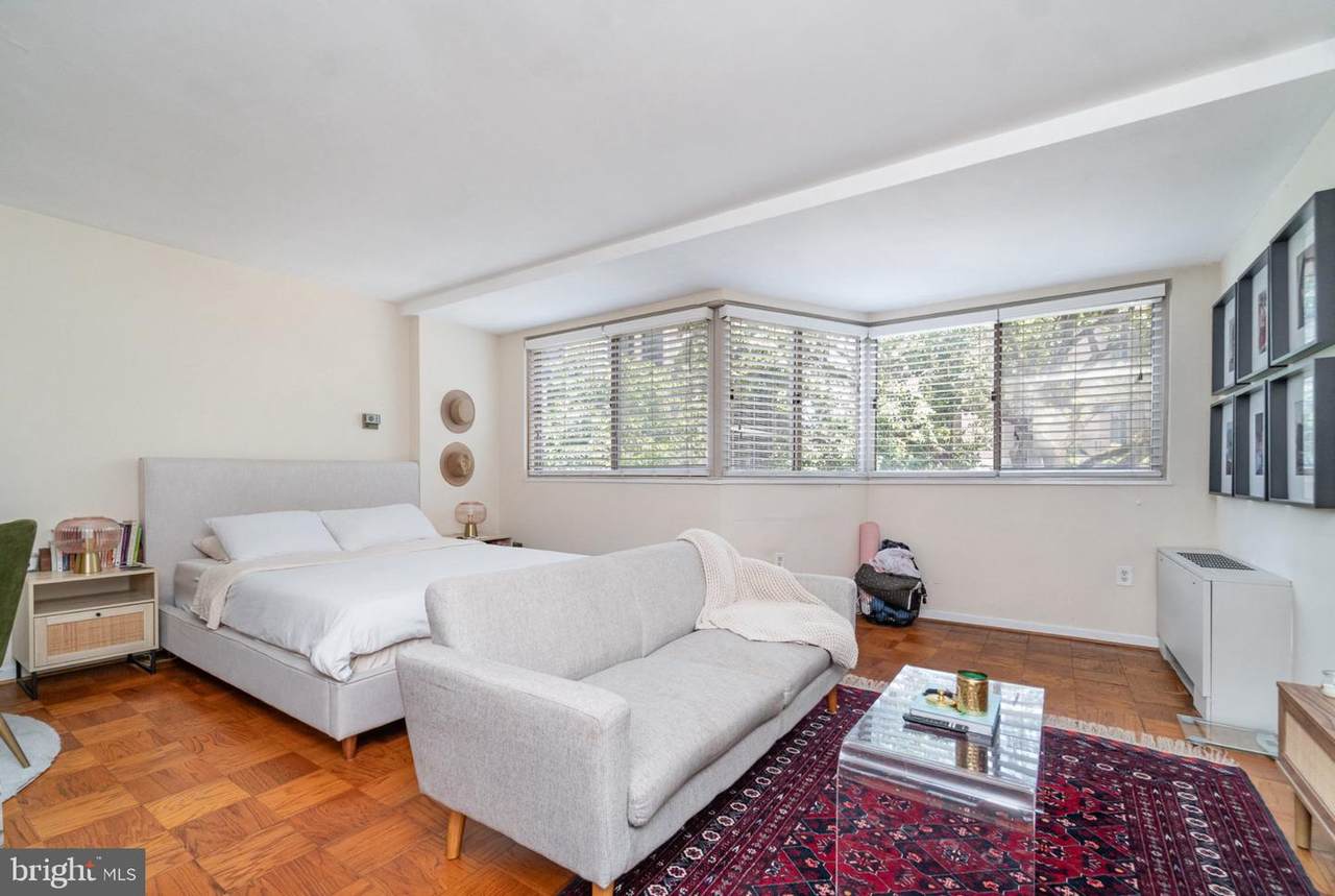 922 24TH Street - Photo 1
